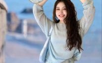 2025年8月31日 水金相生日穿搭：藏青配香槟色提升财运