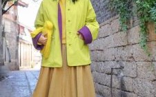 2025年11月15日 火土相生日穿搭：赭石色配陶土色显艺术气质