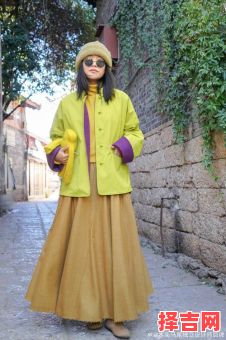 2025年11月15日 火土相生日穿搭：赭石色配陶土色显艺术气质-第1张图片