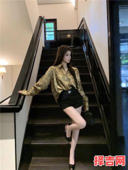 2025年9月26日 土金相生日穿搭:砂金色配卡其色显贵气-第1张图片 2025年9月26日 土金相生日穿搭:砂金色配卡其色显贵气-第1张图片